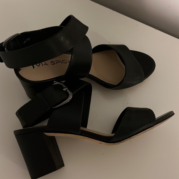 black heels - Picture 4 of 4